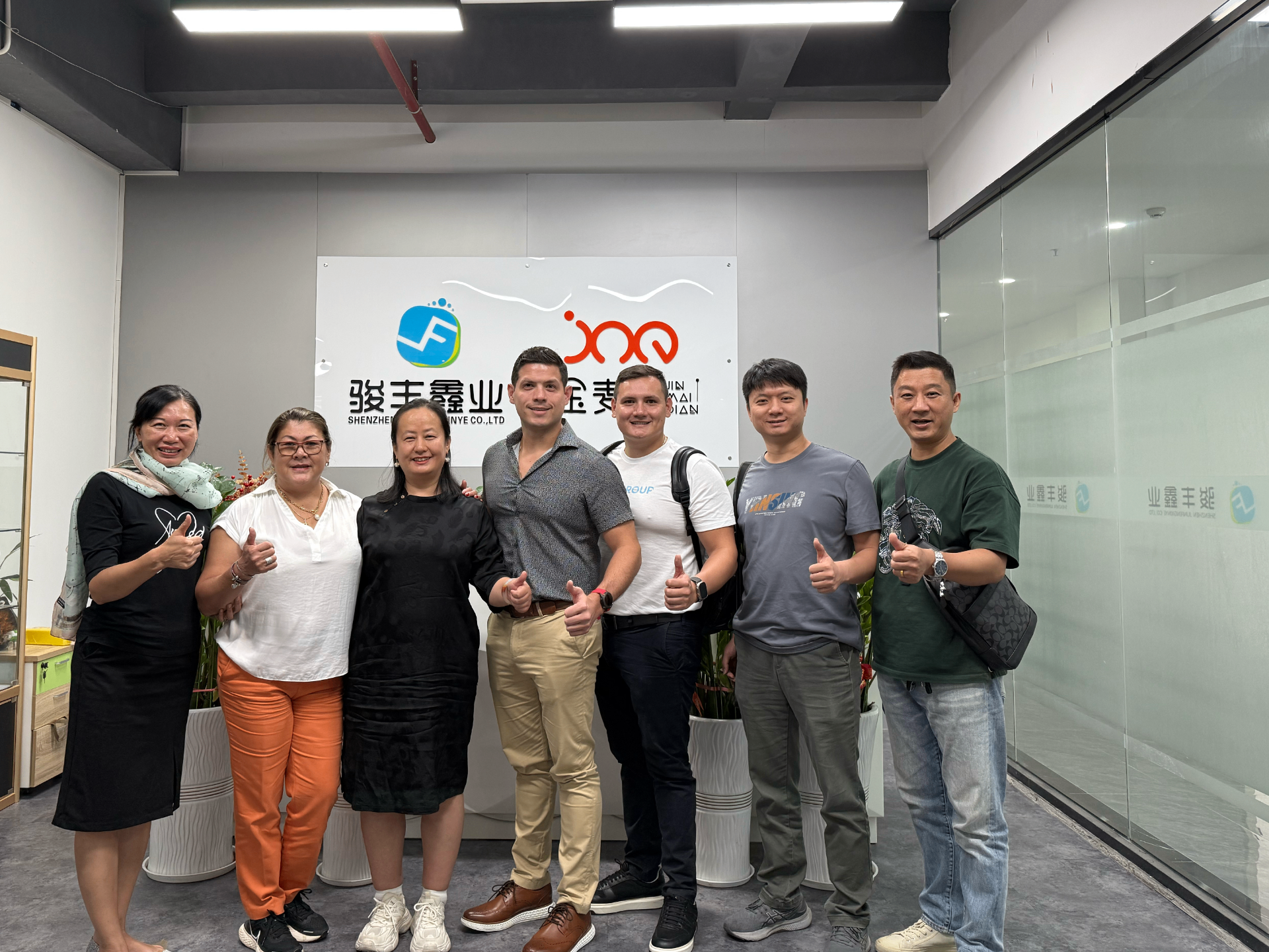 Reunión con proveedores en Shenzhen, China — equipo Money Bridge